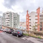 Guestready - Cool & Cozy Central Lisbon Flat